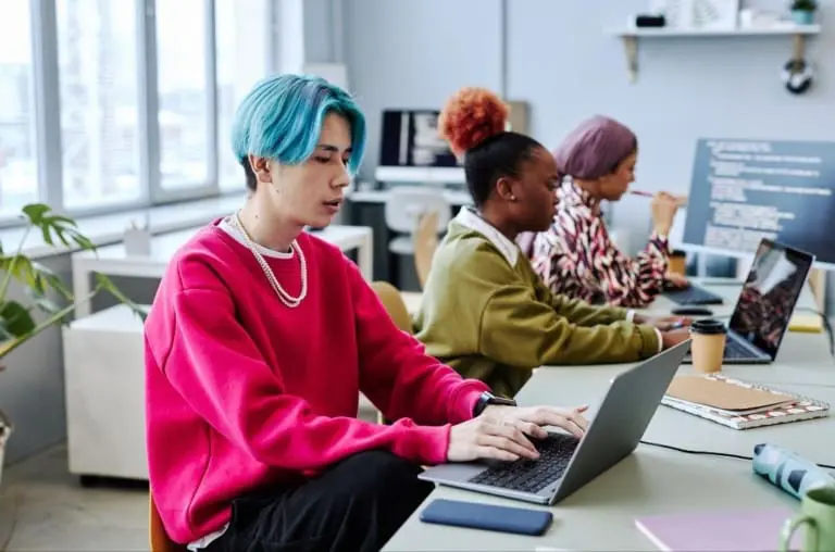 Por que jovens da Geração Z estão sendo demitidos tão rápido?