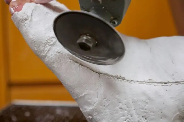 Por que os cortadores de gesso não cortam a pele?
