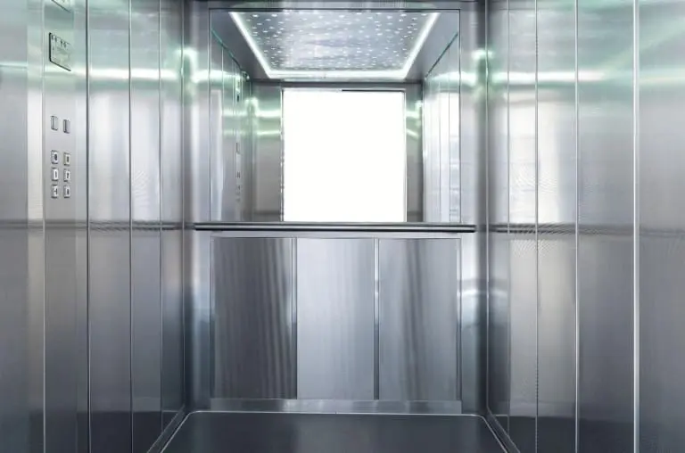 Por que todo elevador tem espelho? A resposta surpreende