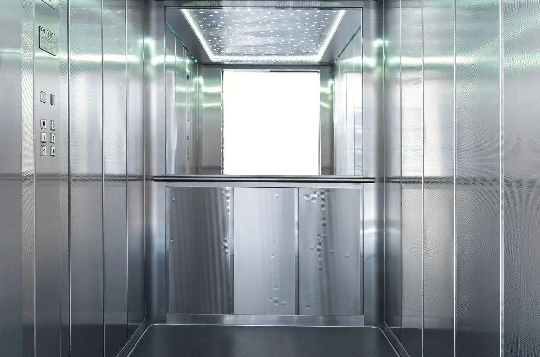 Por que todo elevador tem espelho? A resposta surpreende
