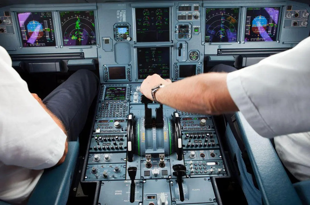 Porque os pilotos de avião ganham tanto dinheiro?