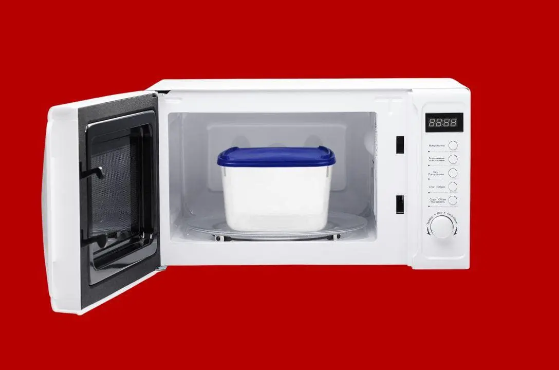 Potes de sorvete no micro-ondas. É seguro ou um risco à saúde? Descubra aqui
