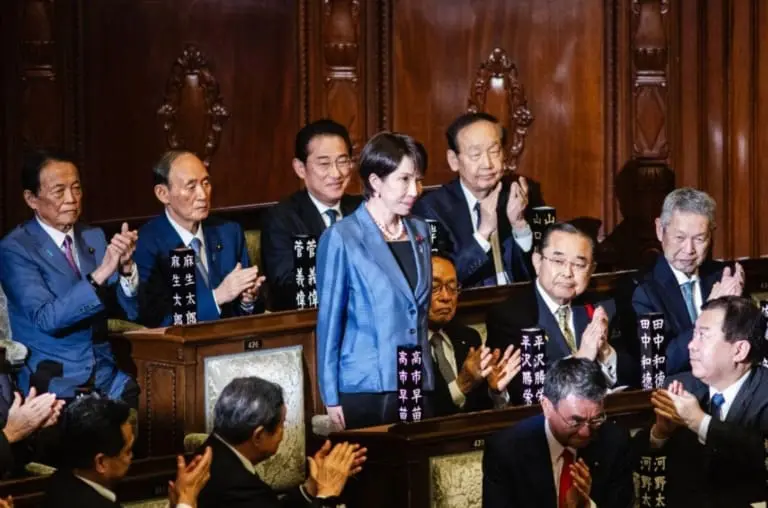 Quem é Senae Takaichi, a primeira mulher a liderar o Japão?