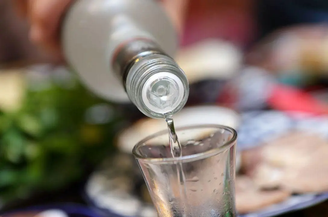 Reino Unido amplia alerta de bebidas com metanol em 8 países