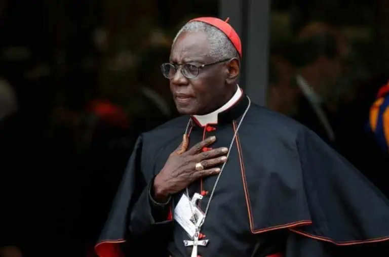 Robert Sarah - O cardeal africano que pode mudar o Vaticano