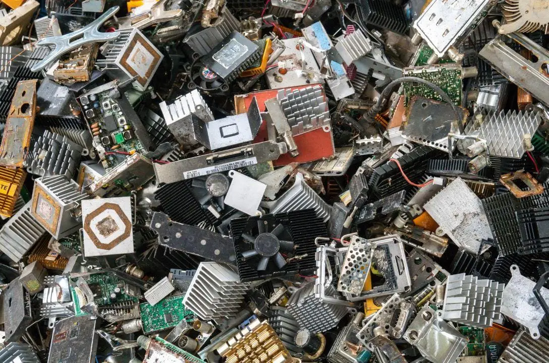 saiba o jeito certo de descartar lixo eletrônico e proteger o meio ambiente
