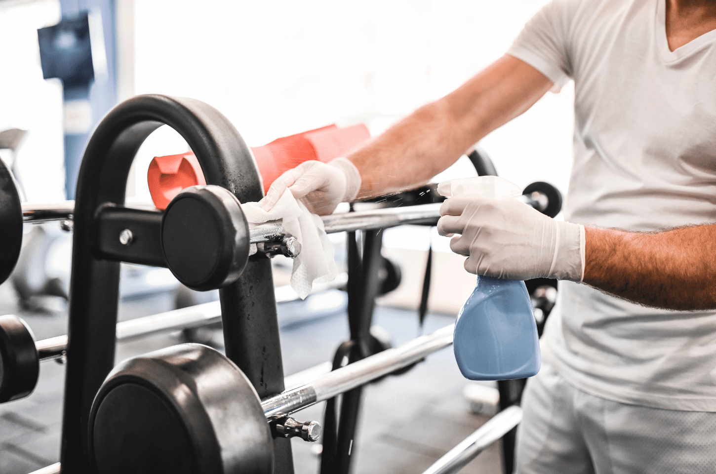 Saiba quais são os aparelhos mais sujos da academia e o que você precisa saber para se cuidar
