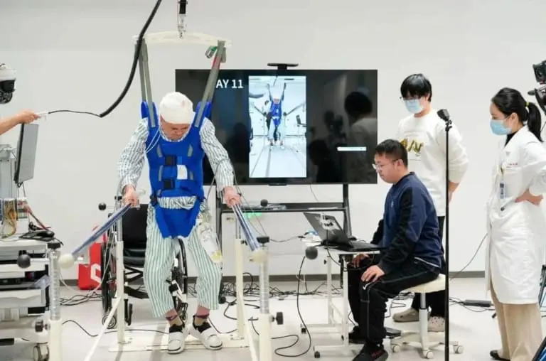 Técnica revolucionária fez paraplégicos andarem em horas