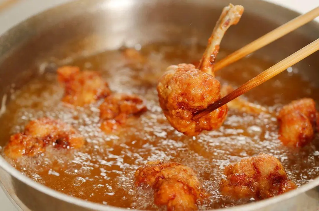 Tome cuidado ao reutilizar óleo de cozinha!