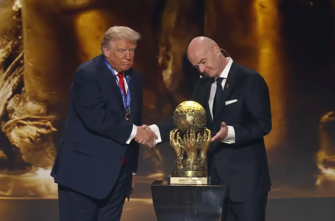 Trump recebe o primeiro FIFA Peace Prize no sorteio da Copa