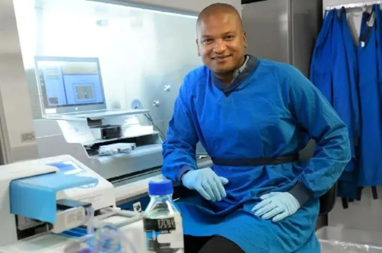 Um brasileiro lidera pesquisa que muda radicalmente a forma de combater as células de câncer