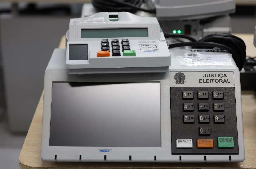 Urnas eletrônicas são aprovadas em teste de segurança para 2026