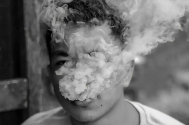 Uso de vape dispara entre jovens ansiosos e deprimidos