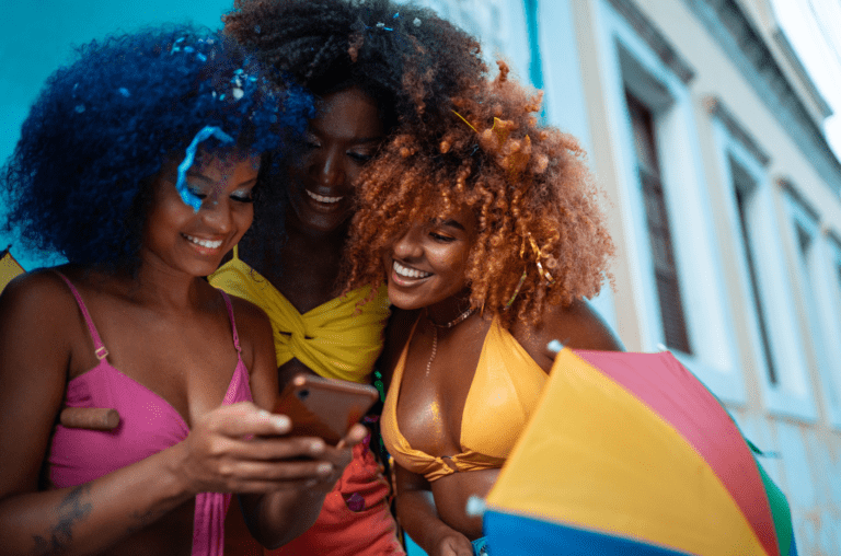 Vai levar o celular para o Carnaval? Veja como evitar roubos