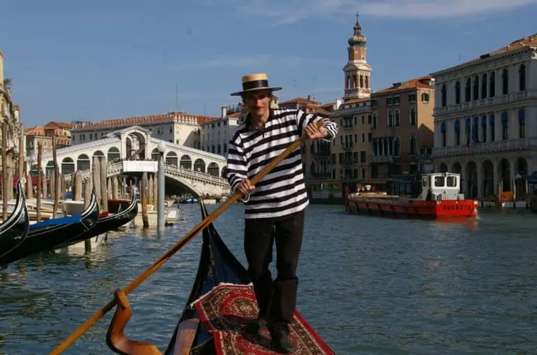 Veneza busca novos gondoleiros com ganhos de até 150 mil dólares ao ano - Saiba como participar