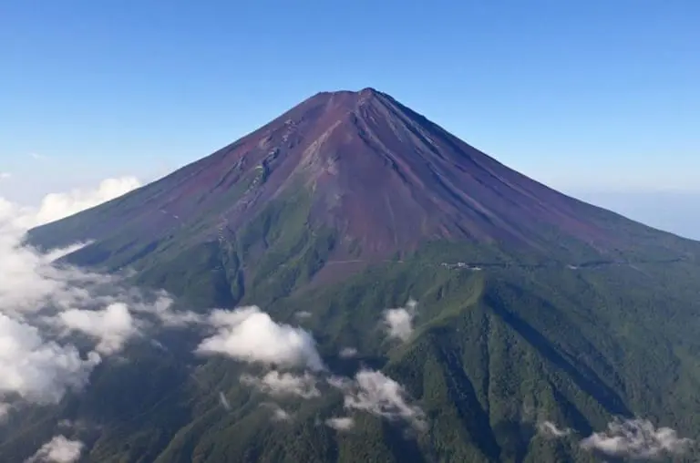 Verão recorde deixa Monte Fuji sem neve pelo maior período em 130 anos. A culpa é das mudanças climáticas?