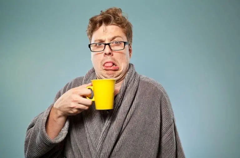 Você ainda toma café requentado? Leia isso agora!