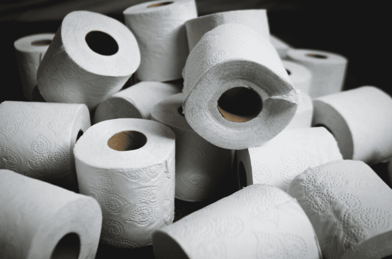 Você pode estar guardando papel higiênico de forma errada e colocando em risco sua família