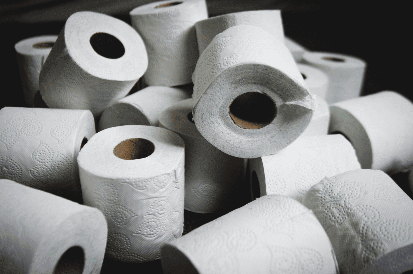 Você pode estar guardando papel higiênico de forma errada e colocando em risco sua família