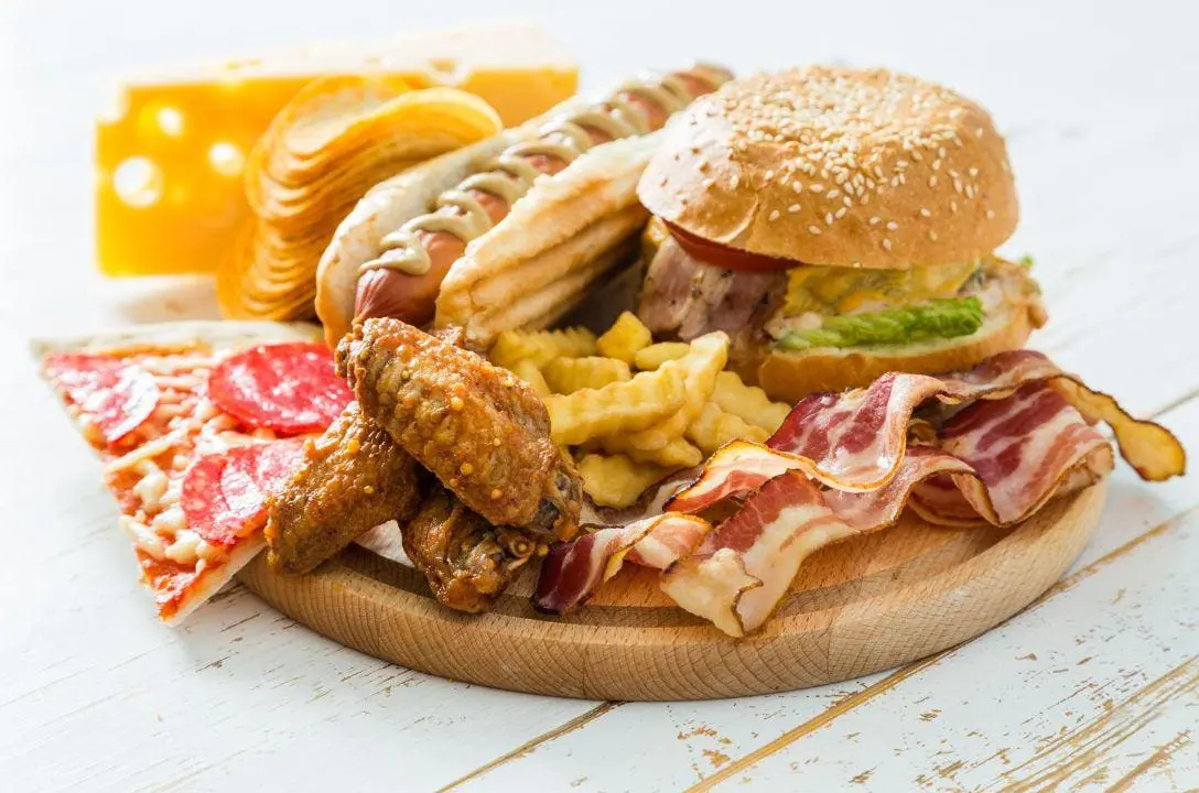 Você sabe qual é o verdadeiro vilão da gordura no fígado? Dica: não é o bacon nem a maionese
