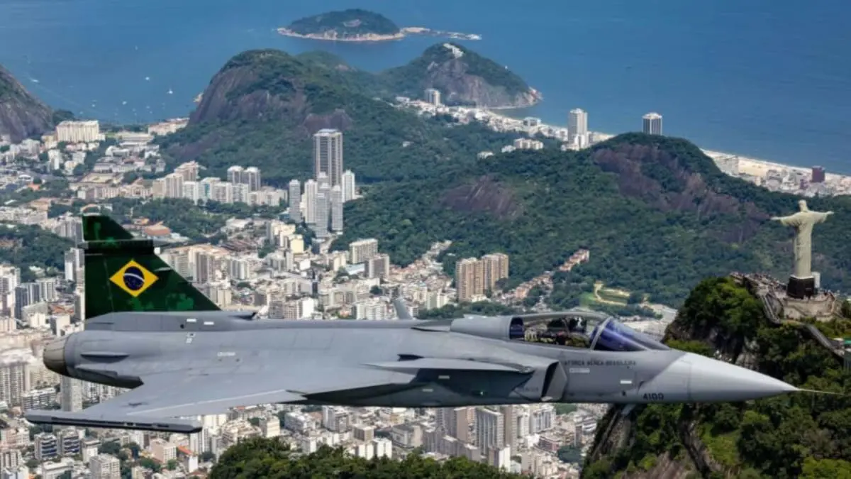 Como é o primeiro caça supersônico montado no Brasil? A apresentação do primeiro Caça Supersônico montado no Brasil marcou um momento simbólico