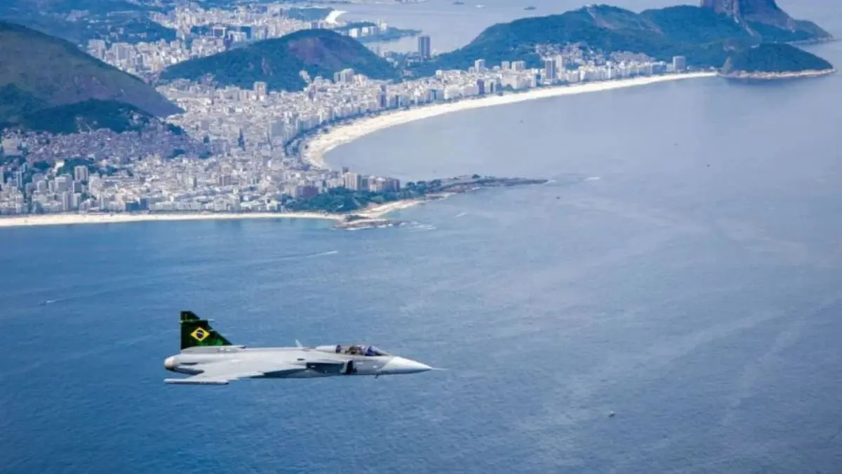 Como é o primeiro caça supersônico montado no Brasil? Antes da entrega final à FAB, a aeronave ainda passa por testes funcionais e voos de ensaio