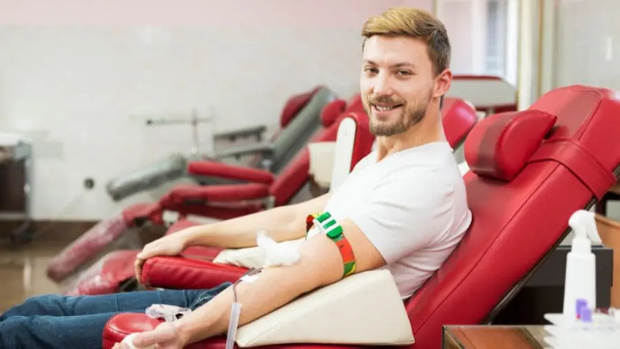 Estadunidenses vendem sangue para fazer extra e enfrentar crise Estadunidenses vendem sangue porque o dinheiro do trabalho convencional, em muitos casos, já não basta