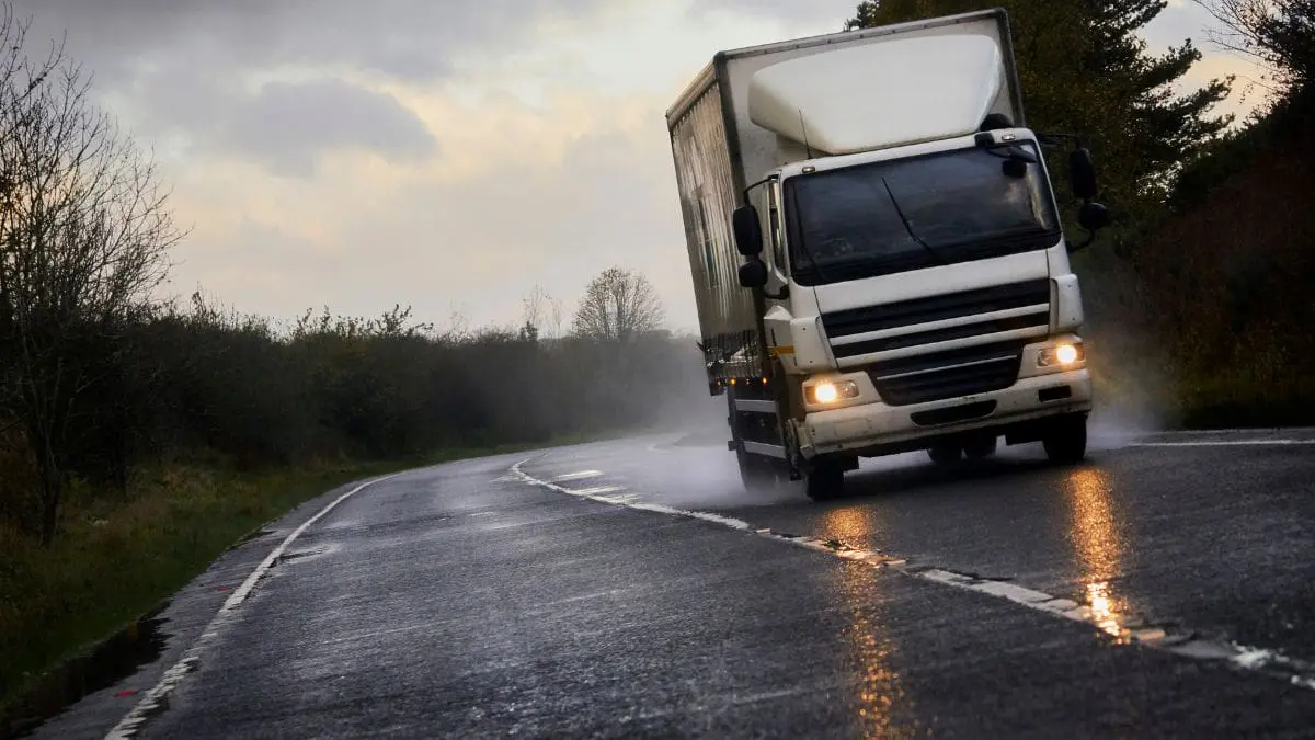 Greve dos caminhoneiros pode parar o Brasil nos próximos dias? “O diesel sobe na bomba na mesma hora, mas o frete demora meses para acompanhar. E quem paga essa diferença é o caminhoneiro.”