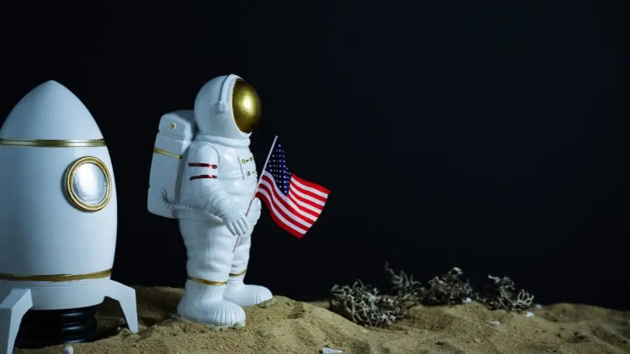 uma parcela enorme da popula&ccedil;&atilde;o ainda acredita que o homem pisou na Lua apenas em filmes