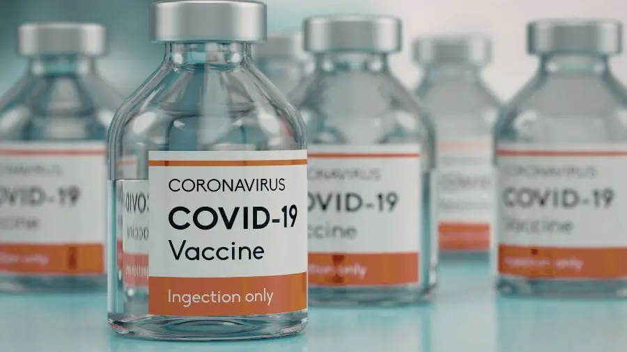 Nova variante da Covid, BA.3.2, foi detectada em 23 países A OMS afirmou que não há comprovação de que as vacinas atuais deixaram de funcionar completamente contra a nova linhagem
