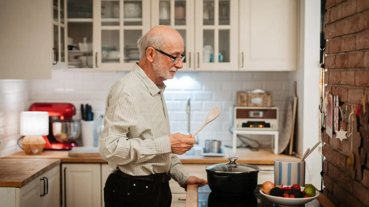 Atividades novas e desafiadoras fortalecem a reserva cognitiva, ajudando o c&eacute;rebro a resistir melhor ao envelhecimento.