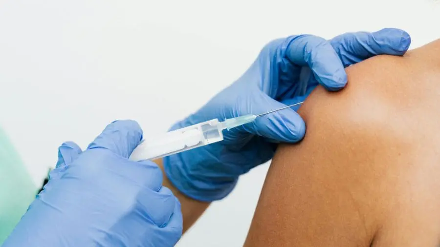 Nova lei garante folgas remuneradas para exames e vacinação Quanto mais gente vacinada, menor o risco de surtos, afastamentos coletivos e perda de produtividade.