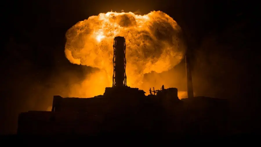 Radiação: por que Hiroshima é habitável e Chernobyl não? A radiação de Chernobyl não ficou apenas no ambiente. Ela entrou na água, nos alimentos e no organismo das pessoas