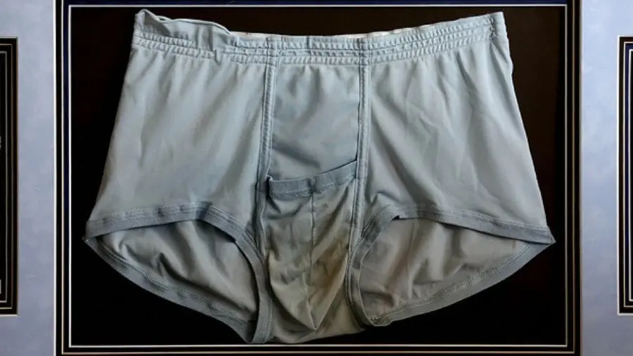 20% dos homens não trocam a cueca por até uma semana Cueca suja de Elvis Presley que foi leiloada em 2012