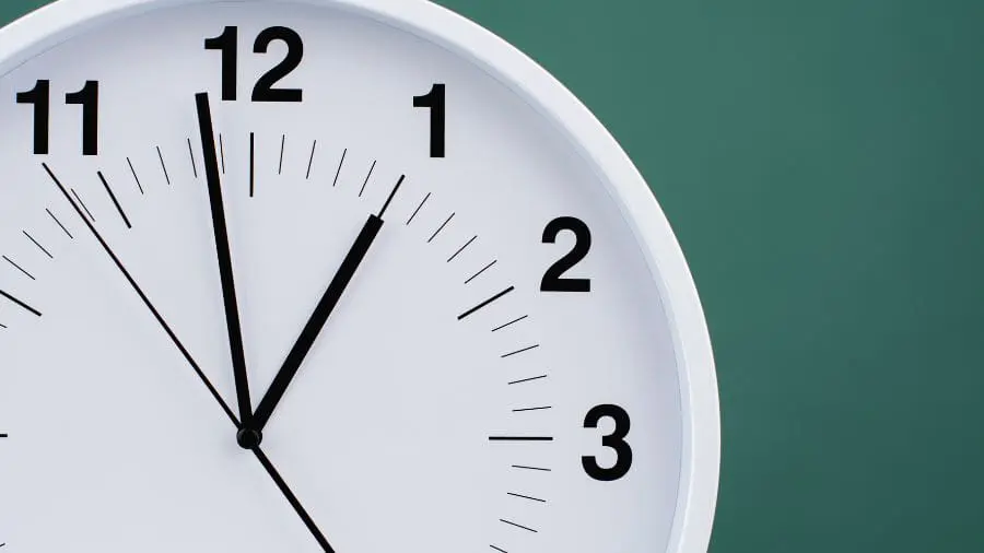 Por que uma hora tem 60 minutos e não 100? Onde surgiu isso? O número 60 era tão útil para cálculos antigos que atravessou milênios e continua presente no relógio até hoje.