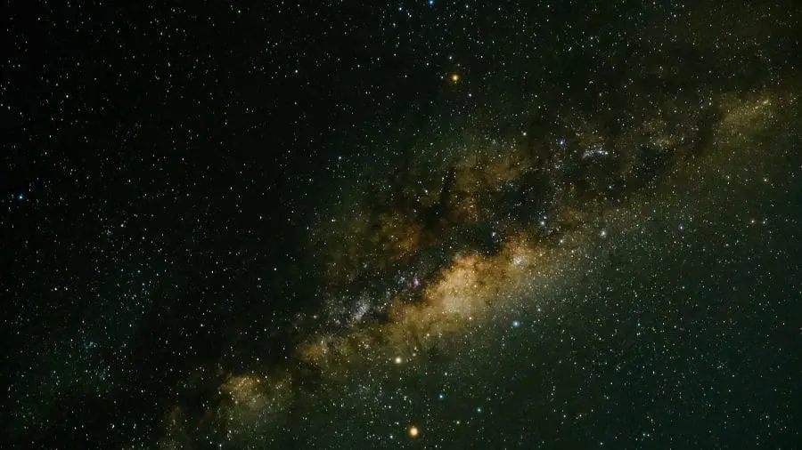 Noites de abril terão passagem de cometa e chuvas de meteoros Ao longo do mês, o céu será palco de três fenômenos astronômicos que devem chamar atenção