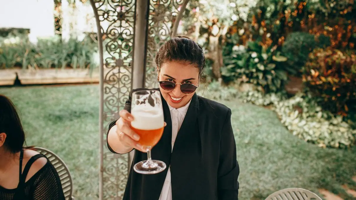 A intelig&ecirc;ncia pode influenciar o ambiente em que a pessoa vive, e esse ambiente, por sua vez, influencia seus h&aacute;bitos.