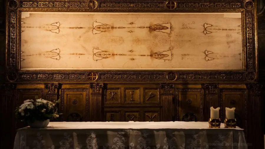 Experimento com Sudário de Turim quer provar ressurreição de Jesus O Sudário de Turim continua intrigando porque sua imagem parece ter sido criada sem tinta, sem pincel e sem marcas profundas de calor.