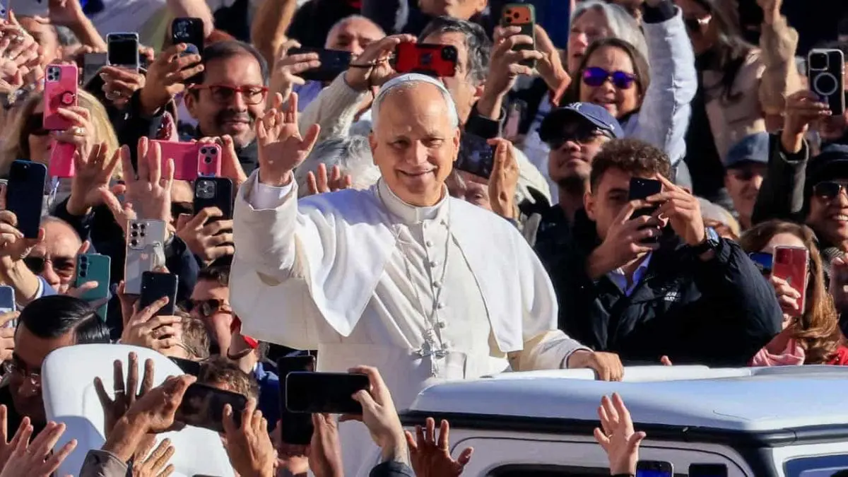 Pela primeira vez, religi&atilde;o, intelig&ecirc;ncia artificial e poder tecnol&oacute;gico parecem estar sentados na mesma mesa tentando decidir o futuro da humanidade.