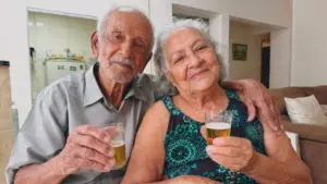 Sextou? Casais que bebem juntos viverão mais, conclui pesquisa