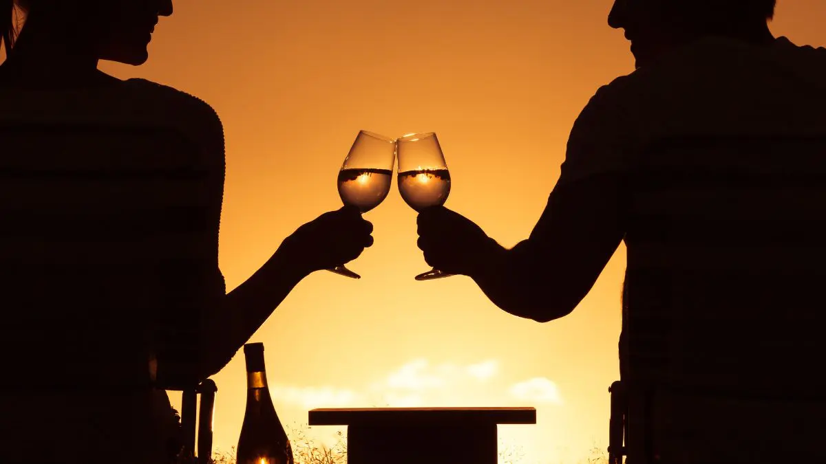 Os resultados mostraram que casais que bebem juntos tendiam a relatar n&iacute;veis mais elevados de satisfa&ccedil;&atilde;o conjugal e apresentavam melhores indicadores de sobreviv&ecirc;ncia