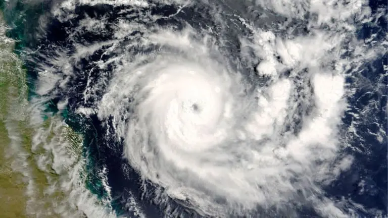 Ciclone extratropical coloca Brasil em alerta máximo nesse domingo