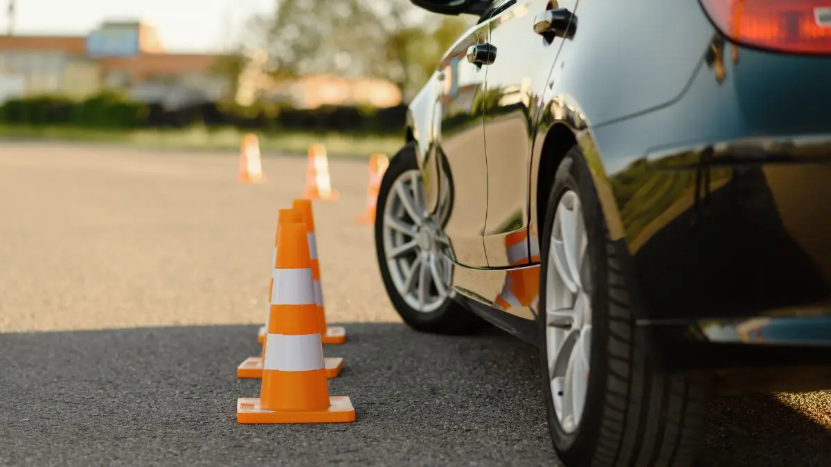 Especialistas recomendam alguns cuidados importantes antes de permitir o uso de carro particular no exame de CNH.
