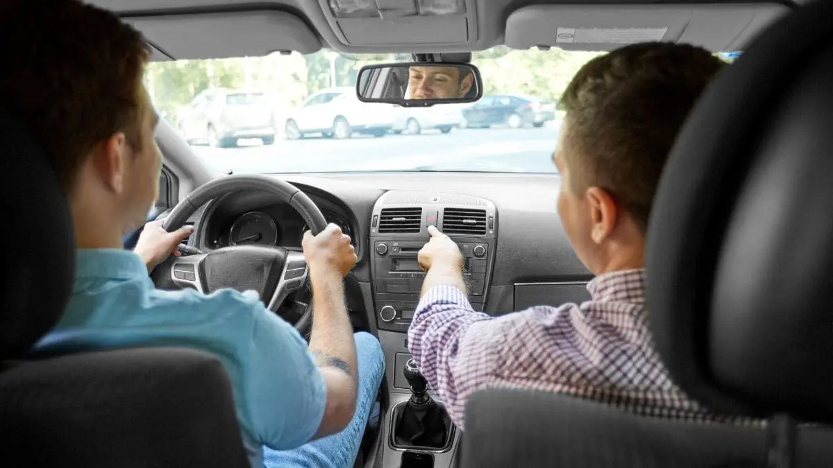 Muita gente sente nervosismo ao dirigir carros de autoescola, especialmente porque cada ve&iacute;culo possui embreagem, freio e dire&ccedil;&atilde;o com respostas diferentes.