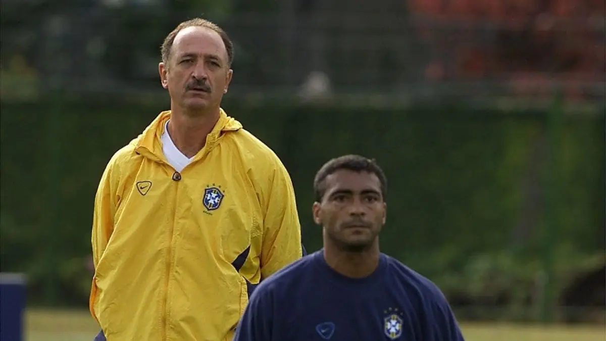 Craques que ficaram fora da Copa do Mundo e até hoje geram debate Campeão mundial em 1994 e um dos maiores atacantes da história do futebol brasileiro, o Baixinho vivia um período de forte clamor popular