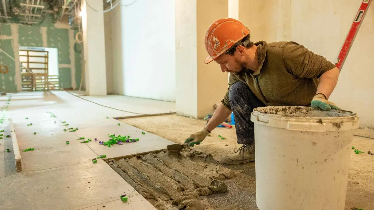 A constru&ccedil;&atilde;o civil brasileira ainda depende demais da experi&ecirc;ncia pr&aacute;tica e pouco de forma&ccedil;&atilde;o t&eacute;cnica estruturada.