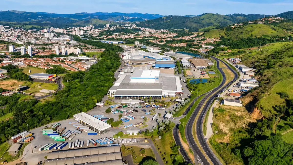 Ao longo das d&eacute;cadas, a marca lan&ccedil;ou produtos pioneiros, comprou concorrentes importantes, investiu pesado em publicidade e conquistou espa&ccedil;o em milh&otilde;es de lares brasileiros.