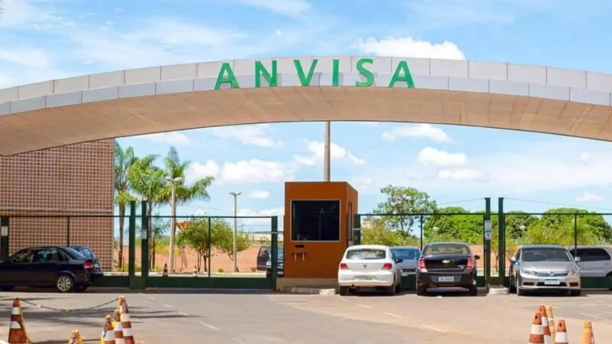 A atual pol&ecirc;mica come&ccedil;ou ap&oacute;s a Anvisa determinar o recolhimento de alguns lotes de detergentes, sab&otilde;es l&iacute;quidos e desinfetantes da marca.