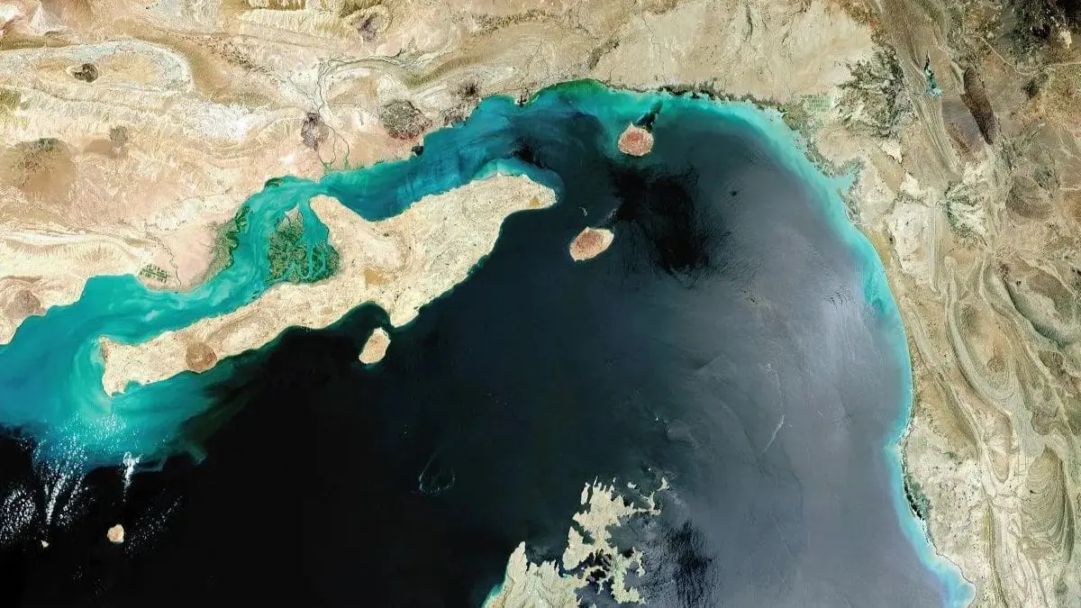 A movimenta&ccedil;&atilde;o veio ap&oacute;s alertas iranianos de que cabos importantes na regi&atilde;o seriam pontos vulner&aacute;veis para economias do Oriente M&eacute;dio