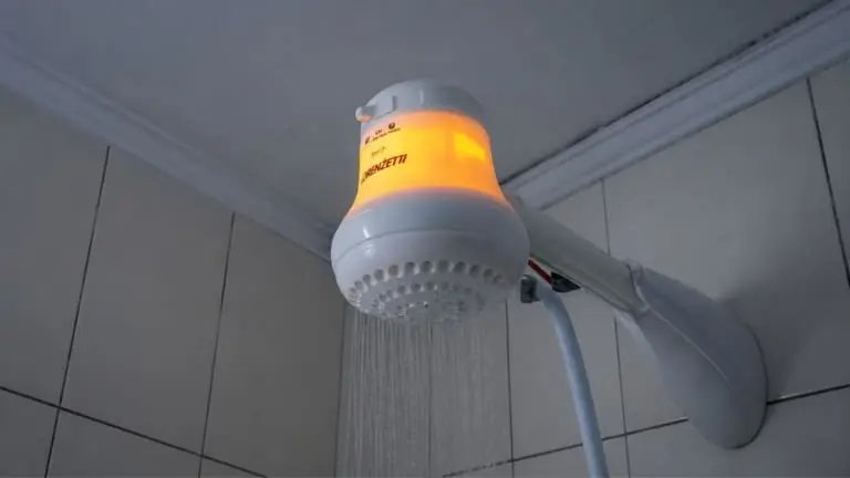 Trocar a temperatura com o chuveiro ligado pode ser muito perigoso